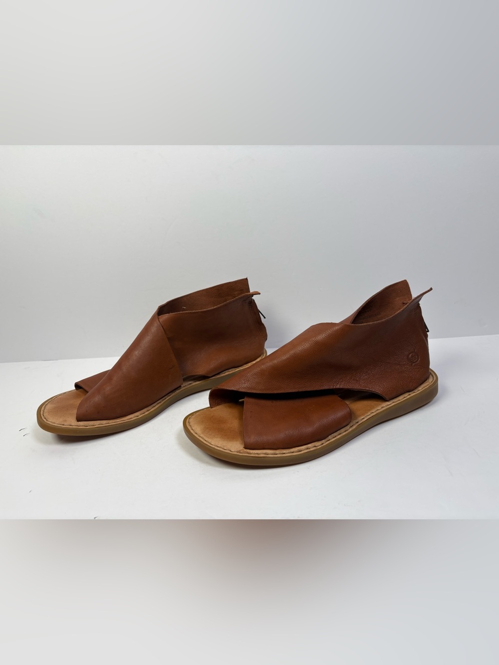 Born Iwa Womens Leather Sandals Brown Cuoio Open Toe Back Zip Comfort Shoes 7M